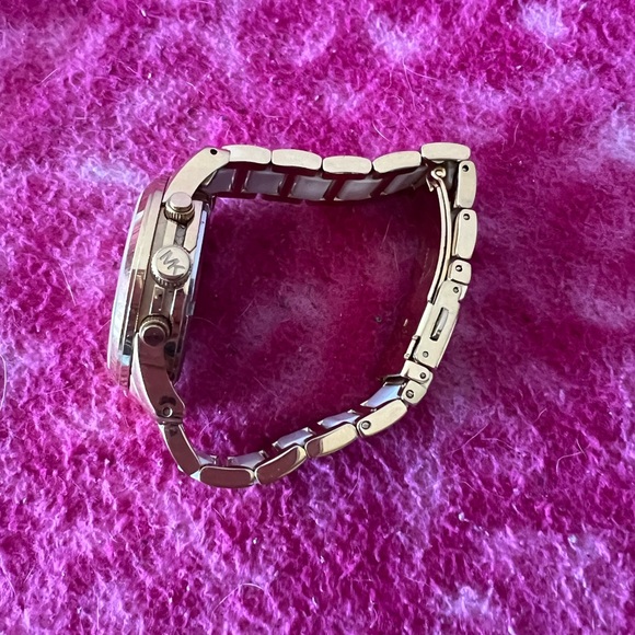 Michael Kors Ladies Quartz Tri-Tone Stainless Steel watch - Picture 5 of 7